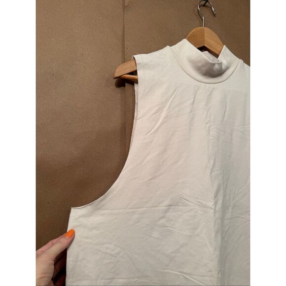 ALO Tank Top - Picture 2 of 6